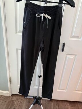 Vuori Black Performance Jogger Pants with White Drawstring